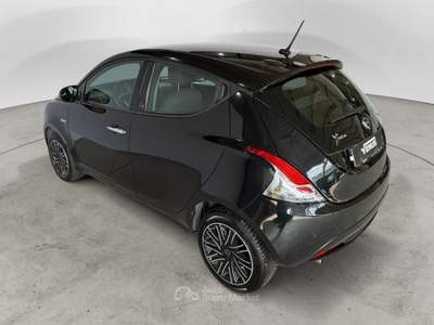Lancia Ypsilon III 2015 Benzina 1.0 firefly hybrid Silver s&s 70cv Nero usata Monza