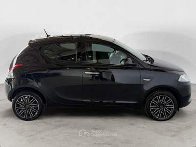 Lancia Ypsilon III 2015 Benzina 1.0 firefly hybrid Silver s&s 70cv Nero usata Monza