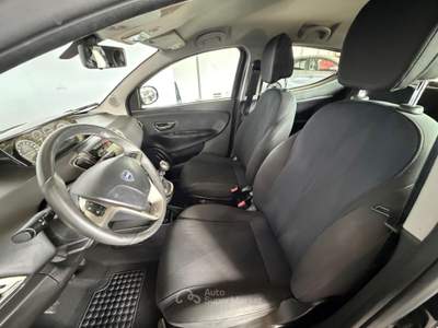 Lancia Ypsilon III 2015 Benzina 1.0 firefly hybrid Silver s&s 70cv Nero usata Monza