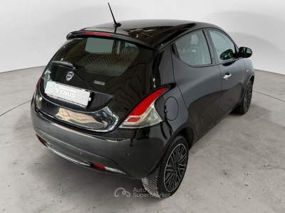 Lancia Ypsilon III 2015 Benzina 1.0 firefly hybrid Silver s&s 70cv Nero usata Monza