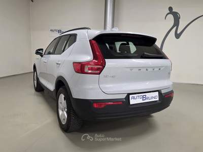 Volvo XC40 XC40 T3 Geartronic Momentum Core 163CV Grigio usata Bruino