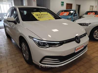 Volkswagen Golf 2.0 TDI 115 CV SCR Life Bianco usata Vigevano