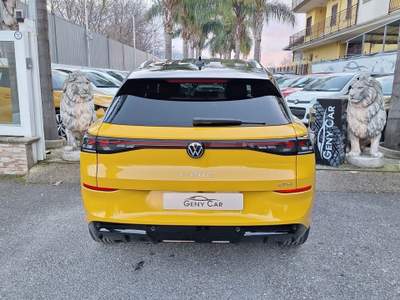 Volkswagen T-Roc NEW T-ROC 1.5 eTSI R-LINE ACT 150CV DSG Giallo usata San Giuseppe Vesuviano