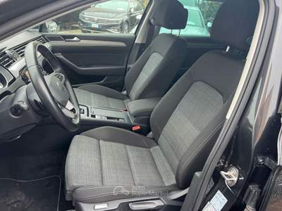Volkswagen Passat 2.0 TDI SCR EVO DSG Business Grigio usata Monselice