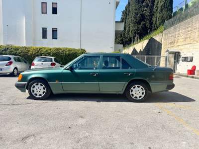 Mercedes-Benz Classe E E 200 OLDTIMER GIA' ASI - 1991 Oro usata Salerno