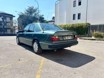 Mercedes-Benz Classe E E 200 OLDTIMER GIA' ASI - 1991 Oro usata Salerno