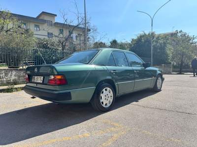 Mercedes-Benz Classe E E 200 OLDTIMER GIA' ASI - 1991 Oro usata Salerno