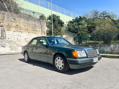 Mercedes-Benz Classe E E 200 OLDTIMER GIA' ASI - 1991 Oro usata Salerno