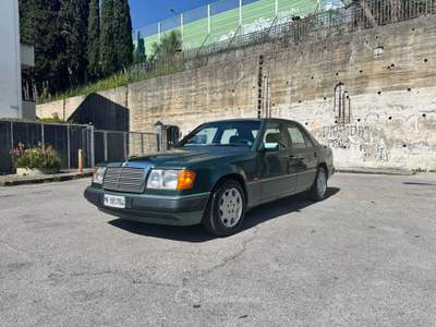 Mercedes-Benz Classe E E 200 OLDTIMER GIA' ASI - 1991 Oro usata Salerno