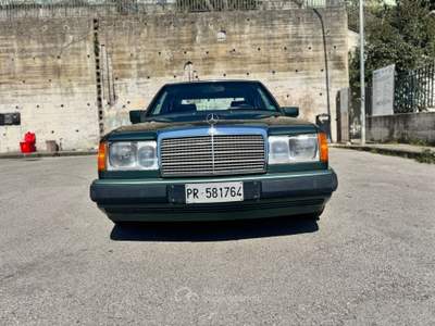 Mercedes-Benz Classe E E 200 OLDTIMER GIA' ASI - 1991 Oro usata Salerno