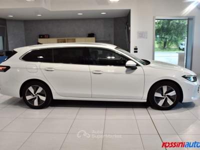 Volkswagen Passat 2.0 TDI 150 CV DSG ELEGANCE MATRIX LED - BAULE ELE Bianco usata Quinzano D'oglio