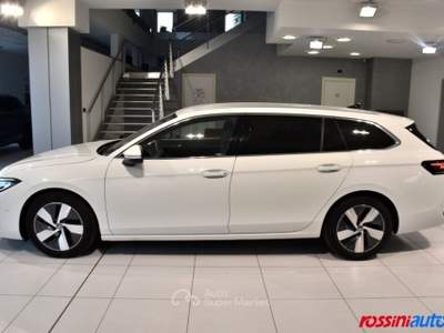 Volkswagen Passat 2.0 TDI 150 CV DSG ELEGANCE MATRIX LED - BAULE ELE Bianco usata Quinzano D'oglio