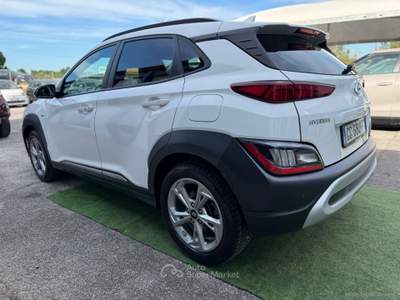 Hyundai Kona Kona 1.6 CRDI Hybrid 48V iMT XTech Bianco usata Mesagne
