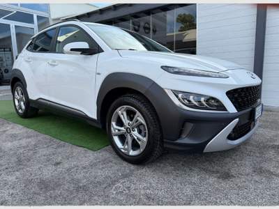 Hyundai Kona Kona 1.6 CRDI Hybrid 48V iMT XTech Bianco usata Mesagne