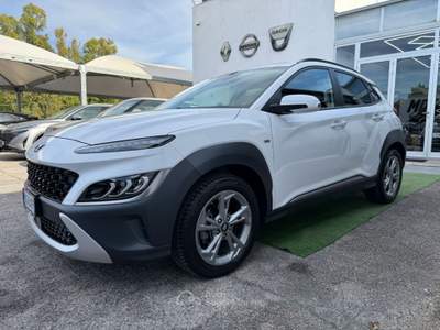 Hyundai Kona Kona 1.6 CRDI Hybrid 48V iMT XTech Bianco usata Mesagne