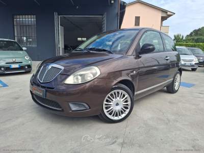 Lancia Ypsilon Ypsilon 1.2 69 CV Platinum Lilla usata Prato
