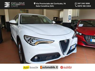 Alfa Romeo Stelvio Stelvio 2.2 T.diesel 210 CV AT8 Q4 Exec. Bianco usata Sala Consilina
