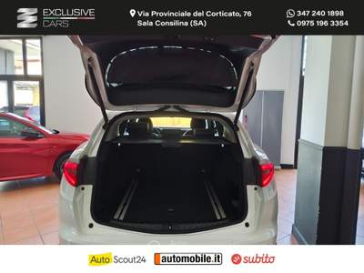 Alfa Romeo Stelvio Stelvio 2.2 T.diesel 210 CV AT8 Q4 Exec. Bianco usata Sala Consilina