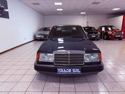 Mercedes-Benz Classe E 🟢 220E-16V cat ASI CLIMA Blu/Azzurro usata Marmirolo