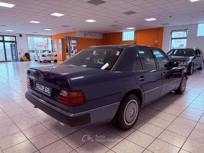 Mercedes-Benz Classe E 🟢 220E-16V cat ASI CLIMA Blu/Azzurro usata Marmirolo