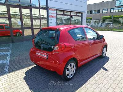 Toyota Aygo 1.0 12V VVT-i 5 porte Sol Rosso usata Vignate