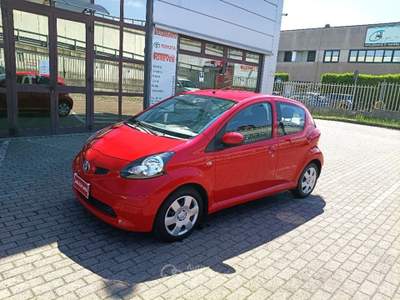 Toyota Aygo 1.0 12V VVT-i 5 porte Sol Rosso usata Vignate