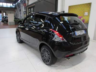 Lancia Ypsilon 1.0 FireFly 70cv 5 porte S&S Hybrid Ecochic Gold Nero usata Rho