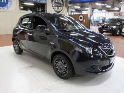 Lancia Ypsilon 1.0 FireFly 70cv 5 porte S&S Hybrid Ecochic Gold Nero usata Rho