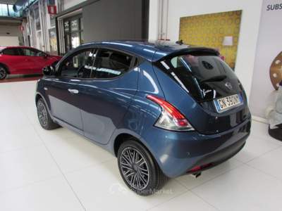 Lancia Ypsilon 1.0 FireFly 70cv 5 porte S&S Hybrid Gold Blu/Azzurro usata Rho