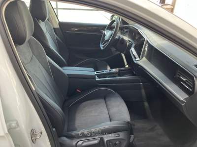 Volkswagen Passat 1.5 tsi ehybrid business 204cv dsg Bianco usata Assago