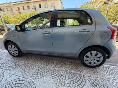 Toyota Yaris 5 porte Sol Grigio usata Andria