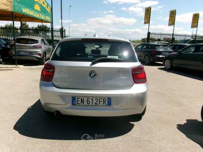 BMW Serie 1 118d 118 SERIE 1 118D 2.0 143CV E5 URBAN *AUTOMATICA* 94000 KM CERTIFICATI Argento usata Giugliano in Campania