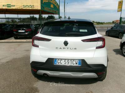 Renault Captur CAPTUR 1.0 TCE GPL DI SERIE 100cv INTENS 98000 KM Bianco usata Giugliano in Campania