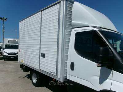 Iveco Daily 35C14 2.3 140CV E6D BOX+PEDANA PASSO 3450 7 PEDANE Bianco usata Giugliano in Campania