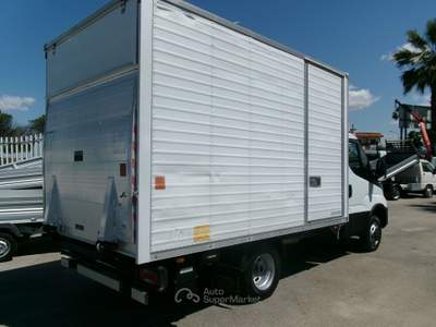 Iveco Daily 35C14 2.3 140CV E6D BOX+PEDANA PASSO 3450 7 PEDANE Bianco usata Giugliano in Campania