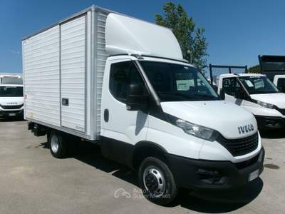 Iveco Daily 35C14 2.3 140CV E6D BOX+PEDANA PASSO 3450 7 PEDANE Bianco usata Giugliano in Campania