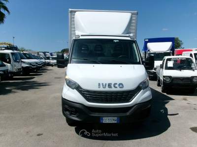Iveco Daily 35C14 2.3 140CV E6D BOX+PEDANA PASSO 3450 7 PEDANE Bianco usata Giugliano in Campania
