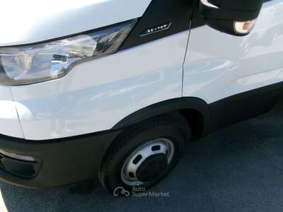 Iveco Daily 35C14 2.3 140CV E6D BOX+PEDANA PASSO 3450 7 PEDANE Bianco usata Giugliano in Campania