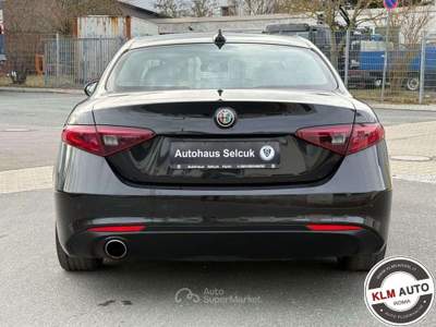 Alfa Romeo Giulia 2.0 Turbo 200 CV AT8 Super Nero usata Roma