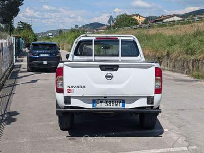 Nissan Navara Navara III 2016 2.3 dci d.cab Visia 4wd 163cv my19 Bianco usata Deruta