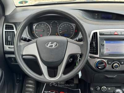 Hyundai i20 Hyundai i20 1.2 Gpl 77cv Bianco usata Giugliano in Campania