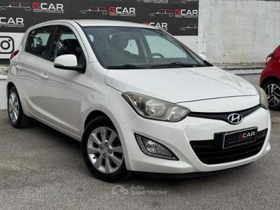Hyundai i20 Hyundai i20 1.2 Gpl 77cv Bianco usata Giugliano in Campania