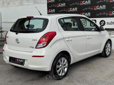 Hyundai i20 Hyundai i20 1.2 Gpl 77cv Bianco usata Giugliano in Campania