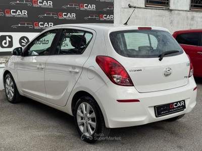 Hyundai i20 Hyundai i20 1.2 Gpl 77cv Bianco usata Giugliano in Campania