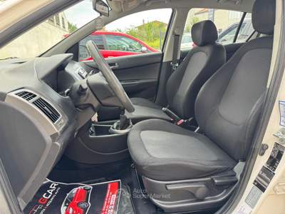Hyundai i20 Hyundai i20 1.2 Gpl 77cv Bianco usata Giugliano in Campania
