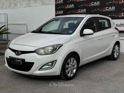 Hyundai i20 Hyundai i20 1.2 Gpl 77cv Bianco usata Giugliano in Campania
