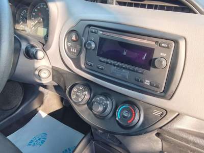 Toyota Yaris Yaris 5p 1.0 Active neopatentati Bianco usata Dello