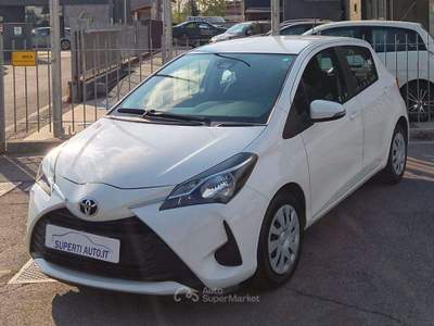 Toyota Yaris Yaris 5p 1.0 Active neopatentati Bianco usata Dello