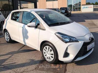 Toyota Yaris Yaris 5p 1.0 Active neopatentati Bianco usata Dello