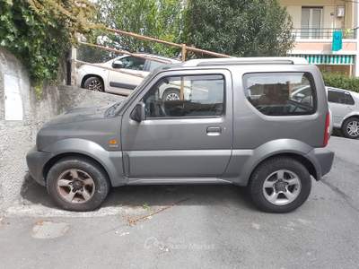 Suzuki Jimny non fumatore ricoverata in box Grigio usata genova